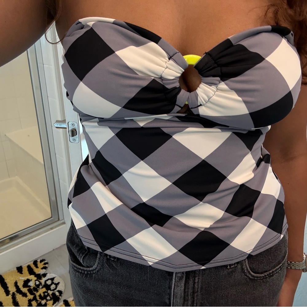 Checkered Strapless Top - Picture 2 of 3